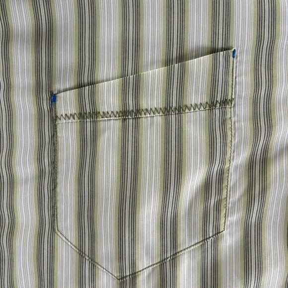 Kuhl Shirt Men's XLarge Eluxur Mountain Grown Short Sleeve Hiking Outdoor - Picture 3 of 10